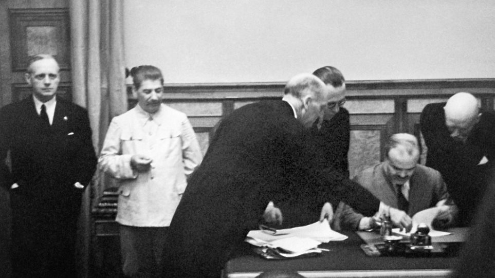 Guardian: 80 χρόνια μετά το Σύμφωνο Μολότοφ - Ρίμπεντροπ, η Μόσχα προσπαθεί να το δικαιολογήσει - Φωτογραφία 1