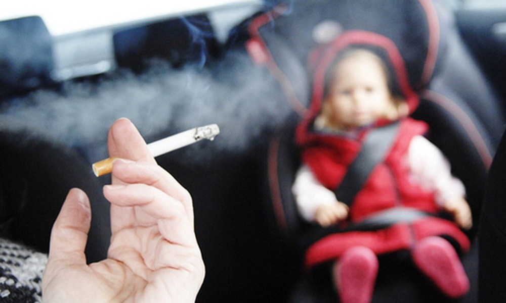 Κάπνισμα και οδήγηση: Πρόστιμα από 1.500 ευρώ και αφαίρεση διπλώματος! - Φωτογραφία 1
