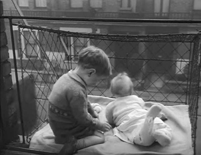 ΒΙΝΤΕΟ.«Κλουβιά για μωρά»: Η τρομακτική ιστορία και πώς τα χρησιμοποιούσαν - Φωτογραφία 3