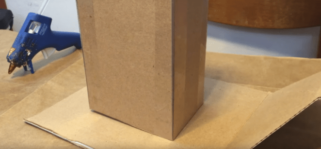 ΚΑΤΑΣΚΕΥΕΣ - Γεμίζει ένα χάρτινο κουτί με σιλικόνη και το αφήνει για 6 ώρες. Δείτε ΤΙ έφτιαξε και θα Ζηλέψετε! - Φωτογραφία 3
