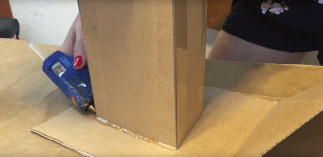 ΚΑΤΑΣΚΕΥΕΣ - Γεμίζει ένα χάρτινο κουτί με σιλικόνη και το αφήνει για 6 ώρες. Δείτε ΤΙ έφτιαξε και θα Ζηλέψετε! - Φωτογραφία 5