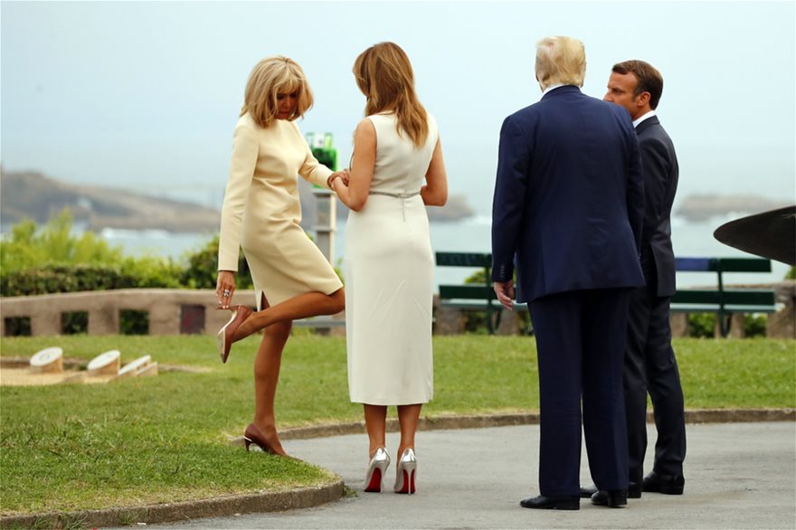 Σύνοδος G7: Η Μπριζίτ Μακρόν εμφανίστηκε με αθλητικά Louis Vuitton αξίας 630 ευρώ - Φωτογραφία 4