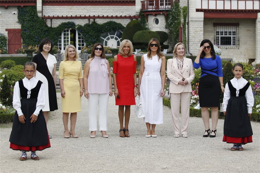 Σύνοδος G7: Η Μπριζίτ Μακρόν εμφανίστηκε με αθλητικά Louis Vuitton αξίας 630 ευρώ - Φωτογραφία 8