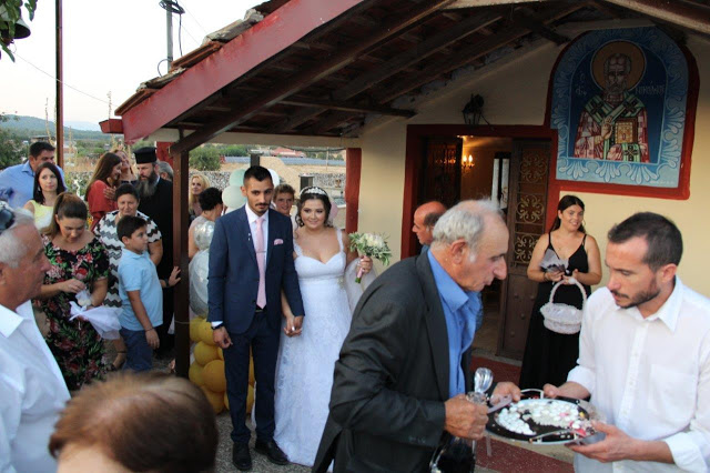 Ένας διαφορετικός γάμος στα ΠΗΓΑΔΙΑ: Ο Γαμπρός και η Νύφη έσκασαν μύτη με… νταλίκα στο σπίτι του γαμπρού στο ΚΑΡΑΪΣΚΑΚΗ Ξηρομέρου [ΦΩΤΟ-ΒΙΝΤΕΟ] - Φωτογραφία 18