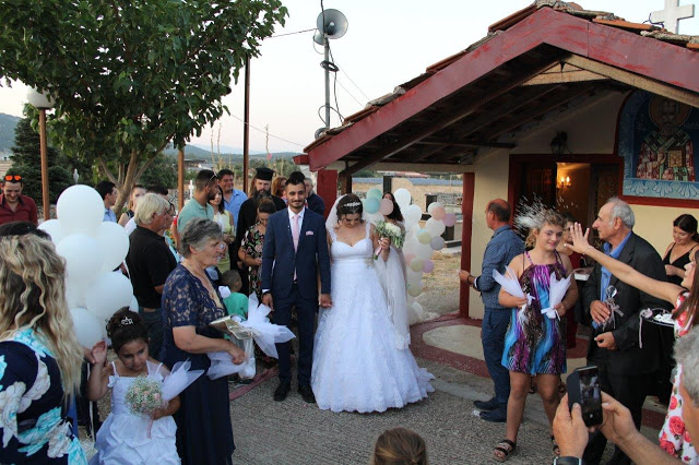 Ένας διαφορετικός γάμος στα ΠΗΓΑΔΙΑ: Ο Γαμπρός και η Νύφη έσκασαν μύτη με… νταλίκα στο σπίτι του γαμπρού στο ΚΑΡΑΪΣΚΑΚΗ Ξηρομέρου [ΦΩΤΟ-ΒΙΝΤΕΟ] - Φωτογραφία 20