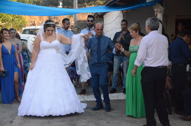 Ένας διαφορετικός γάμος στα ΠΗΓΑΔΙΑ: Ο Γαμπρός και η Νύφη έσκασαν μύτη με… νταλίκα στο σπίτι του γαμπρού στο ΚΑΡΑΪΣΚΑΚΗ Ξηρομέρου [ΦΩΤΟ-ΒΙΝΤΕΟ] - Φωτογραφία 69