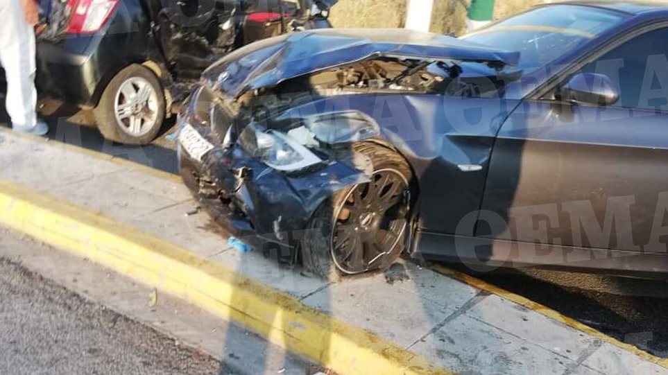 Μεθυσμένος οδηγός χτύπησε αυτοκίνητο στο Ίλιον και προσπάθησε να διαφύγει - Τέσσερις τραυματίες - Φωτογραφία 1