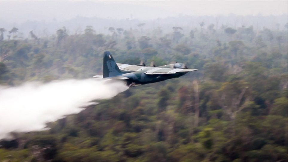 Φωτιές στον Αμαζόνιο: Ειδικά C-130 του στρατού στην μάχη με τις φλόγες - Φωτογραφία 1
