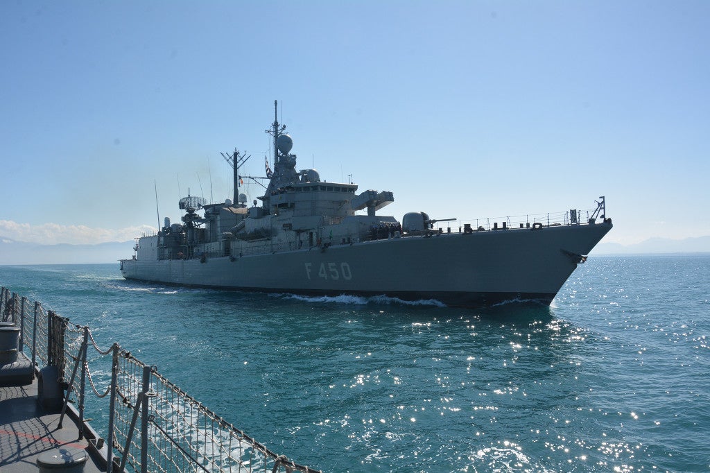 Ολοταχώς προς κλιμάκωση: Η Φ/Γ «ΕΛΛΗ» μια «ανάσα» από τουρκικά πολεμικά πλοία & το Oruc Reis – Εικόνες - Φωτογραφία 1