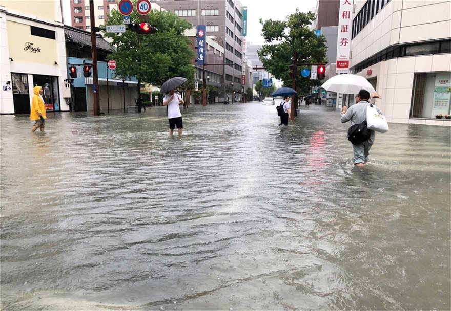 Ιαπωνία: Το ύψος της βροχής ξεπέρασε τα 100 χιλιοστά την ώρα - Φωτογραφία 3