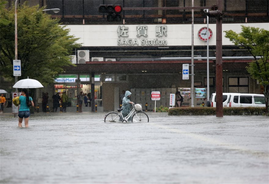 Ιαπωνία: Το ύψος της βροχής ξεπέρασε τα 100 χιλιοστά την ώρα - Φωτογραφία 4