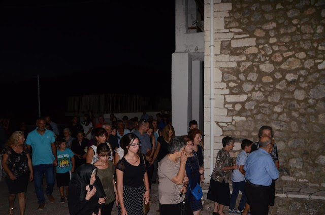 ΠΡΟΔΡΟΜΟΣ Ξηρομέρου: Με πολύ κόσμο ο Εσπερινός και η Λιτανεία στο Ιερό Ναό Αγίου Ιωάννου Προδρόμου -[ΦΩΤΟ-ΒΙΝΤΕΟ] - Φωτογραφία 71