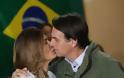 O Aμαζόνιος καίγεται αλλά ο Πρόεδρος της Βραζιλίας αισθάνεται καλά επειδή έχει 37χρονη σύζυγο - Φωτογραφία 2