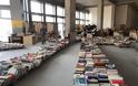 Ο παλαιοβιβλιοπώλης που δίνει ελπίδα στους αστέγους των Αθηνών - Φωτογραφία 2