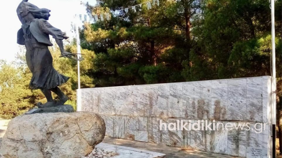 Βανδάλισαν το μνημείο του Καπετάν Χάψα στη Χαλκιδική - Φωτογραφία 1