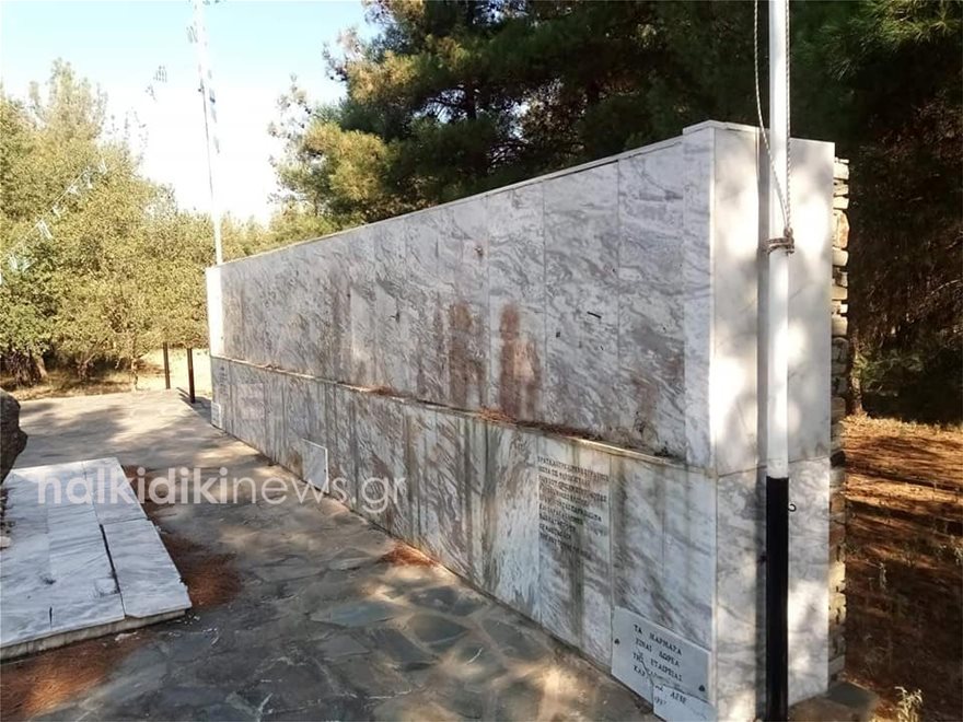 Βανδάλισαν το μνημείο του Καπετάν Χάψα στη Χαλκιδική - Φωτογραφία 3