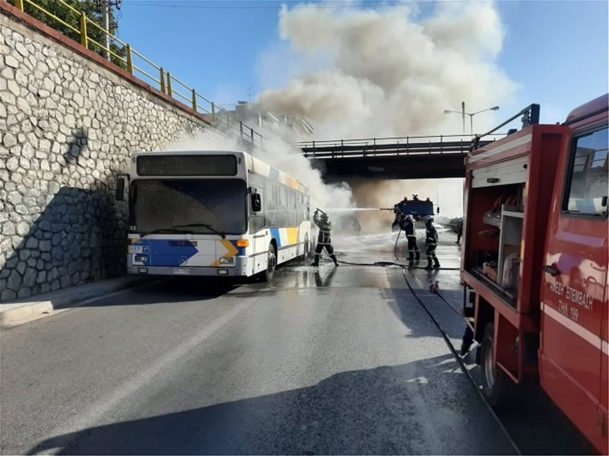 Νέα Φιλαδέλφεια: Φωτιά σε λεωφορείο του ΟΑΣΑ - Κυκλοφοριακό χάος στην Αθηνών-Λαμίας - Φωτογραφία 2