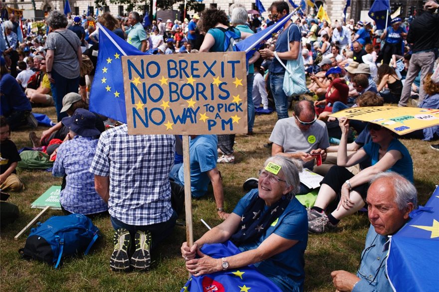 Brexit: Ο άνθρωπος πίσω από τις διαδηλώσεις κατά του... Μπόρις Τζόνσον - Φωτογραφία 1
