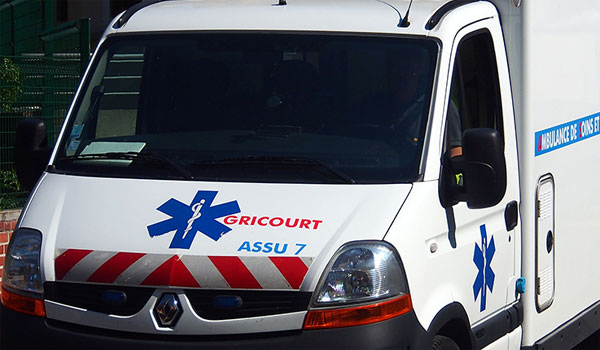 Eπίθεση με μαχαίρι στη Γαλλία: ένας 19χρονος νεκρός και εννέα τραυματίες - Φωτογραφία 1