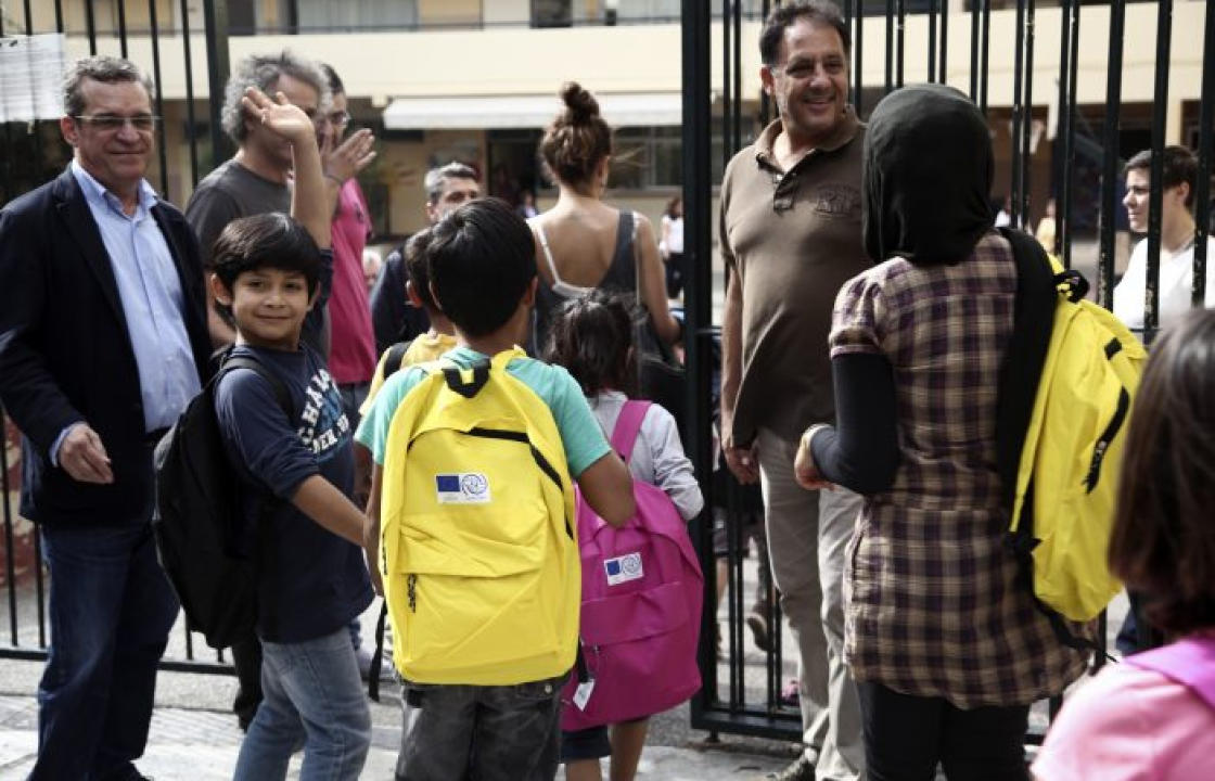 Φιλίπ Λεκλέρκ : Να συμπεριληφθούν οι πρόσφυγες στα ελληνικά σχολεία, αντί να πηγαίνουν σε ανεπίσημα παράλληλα - Φωτογραφία 1