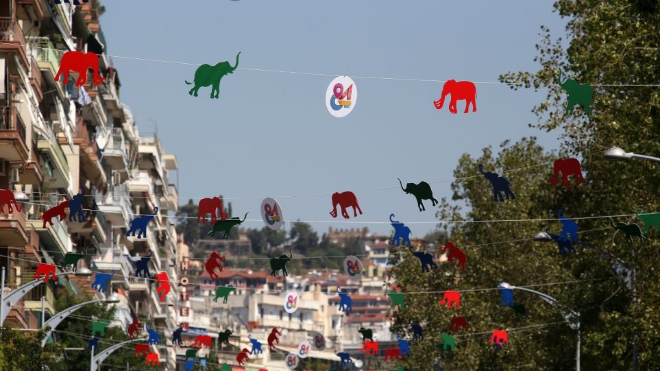 Γέμισε χρωματιστά ελεφαντάκια ο ουρανός της Θεσσαλονίκης - Φωτογραφία 1