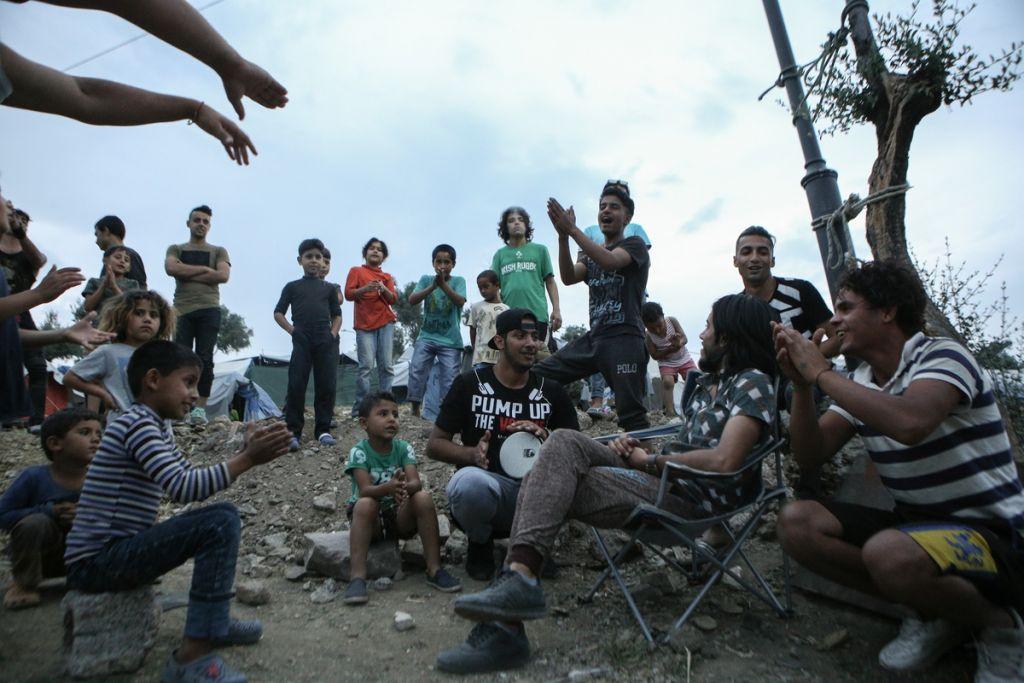 «Πάρτι» με τα εκατομμύρια που δίνονταν για τη σίτιση των προσφύγων - Φωτογραφία 1