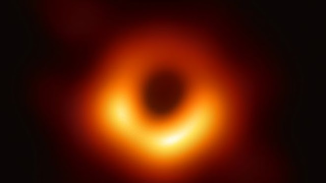 Το πρώτο έγχρωμο βίντεο μιας μαύρης τρύπας - Φωτογραφία 1