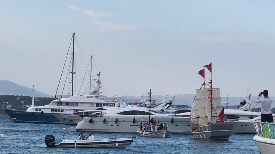 Αρμάτα 2019: Στο λιμάνι των Σπετσών το πλοίο, έτοιμο για την εντυπωσιακή αναπαράσταση - Φωτογραφία 1