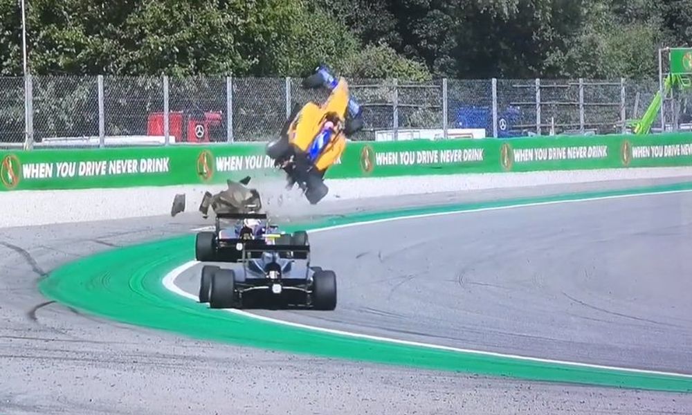 Τρομακτικό ατύχημα στη Formula 3 (video) - Φωτογραφία 1