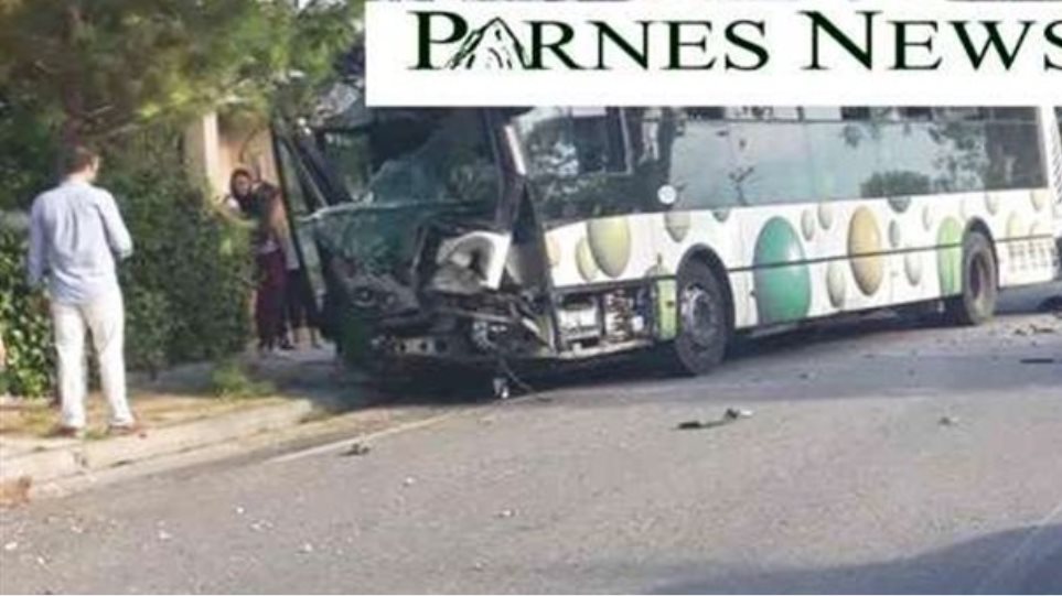 Σοβαρό τροχαίο με λεωφορείο - Τραυματίας ο οδηγός - Φωτογραφία 1