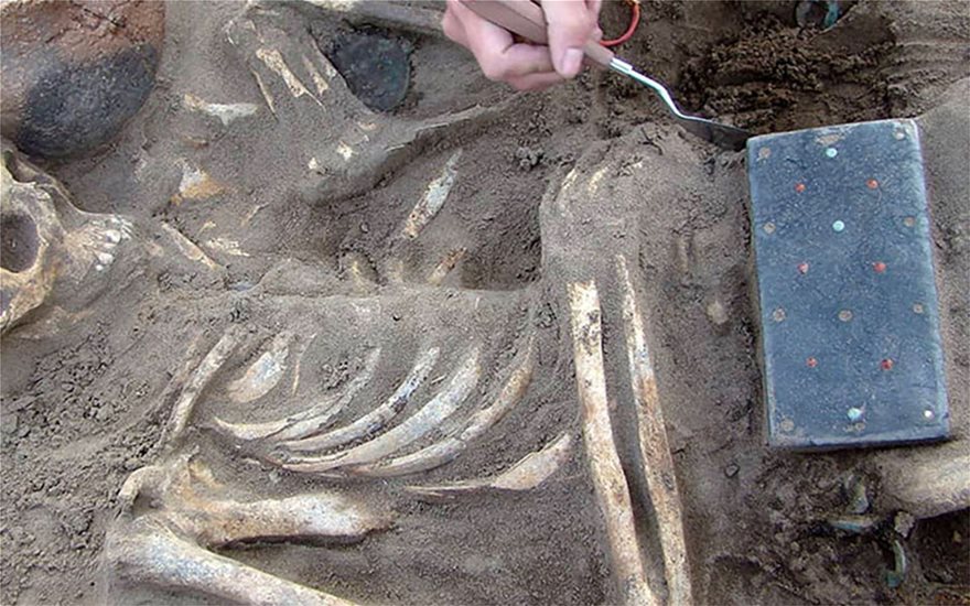 Σιβηρία: Απίστευτη ανακάλυψη από ανασκαφή - Στο φως αρχαίο… iPhone   βίντεο - Φωτογραφία 2