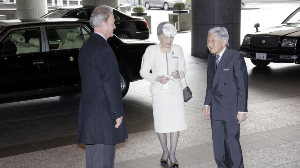 Iαπωνία: Σε αφαίρεση καρκίνου του μαστού υποβλήθηκε η πρώην αυτοκράτειρα Μιτσίκο - Φωτογραφία 1