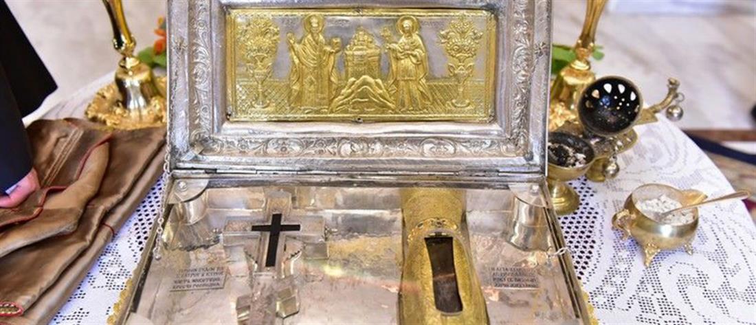 11495 - Το Τίμιο Ξύλο και το Άφθαρτο Χέρι της Αγίας Μαρίας της Μαγδαληνής, από την Ι.Μ. Σίμωνος Πέτρας Αγίου Όρους, στον Ι.Ν. Αγίου Νικολάου Αντιρρίου - Φωτογραφία 1