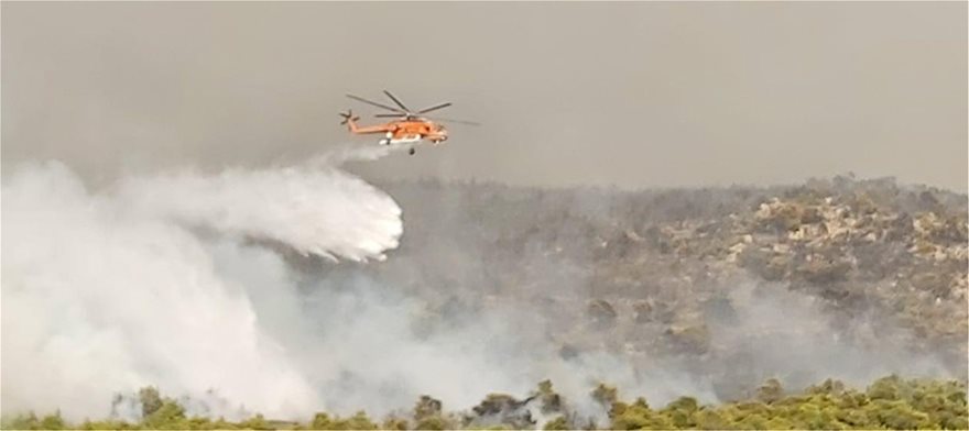 Φωτιά στο Λουτράκι: Εκκενώθηκαν μοναστήρια και γηροκομείο - Στη μάχη κι ο στρατός - Φωτογραφία 9