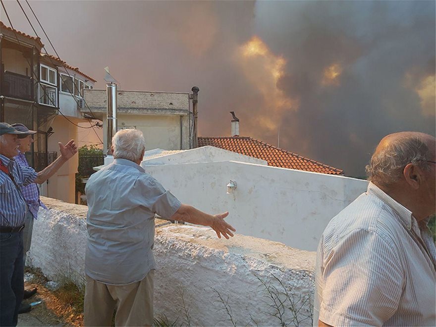 Ζάκυνθος: Ανεξέλεγκτη η φωτιά - Θέλουν να την περιορίσουν μέσα στη νύχτα - Φωτογραφία 5