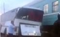 Καζακστάν: Τρένο παρέσυρε λεωφορείο και αυτοκίνητα - Σοκαριστικό βίντεο - Φωτογραφία 3
