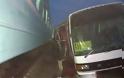 Καζακστάν: Τρένο παρέσυρε λεωφορείο και αυτοκίνητα - Σοκαριστικό βίντεο - Φωτογραφία 4