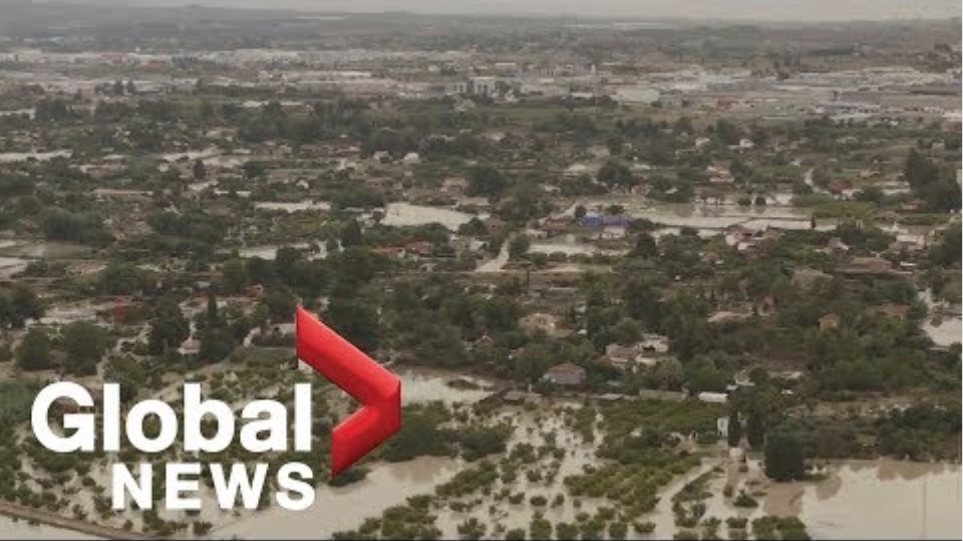 Οι πλημμύρες στην Ισπανία σε πέντε βίντεο: Πόλεις έγιναν «λίμνες» και δρόμοι - «νεκροταφεία» αυτοκινήτων - Φωτογραφία 4