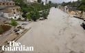 Οι πλημμύρες στην Ισπανία σε πέντε βίντεο: Πόλεις έγιναν «λίμνες» και δρόμοι - «νεκροταφεία» αυτοκινήτων - Φωτογραφία 3