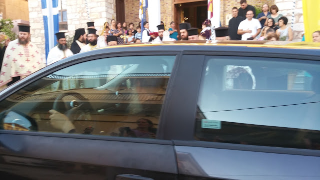ΤΩΡΑ: Η ΠΑΛΑΙΡΟΣ υποδέχθηκε το Λείψανο του Αγίου Νεκταρίου | ΦΩΤΟ - Φωτογραφία 13