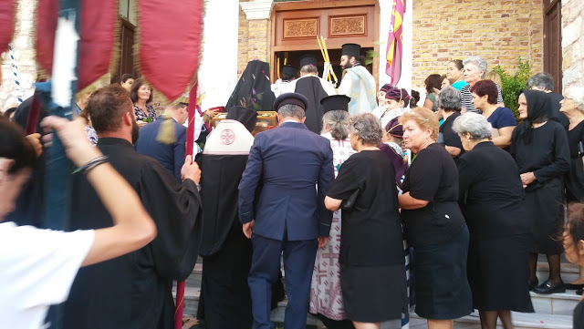 ΤΩΡΑ: Η ΠΑΛΑΙΡΟΣ υποδέχθηκε το Λείψανο του Αγίου Νεκταρίου | ΦΩΤΟ - Φωτογραφία 7