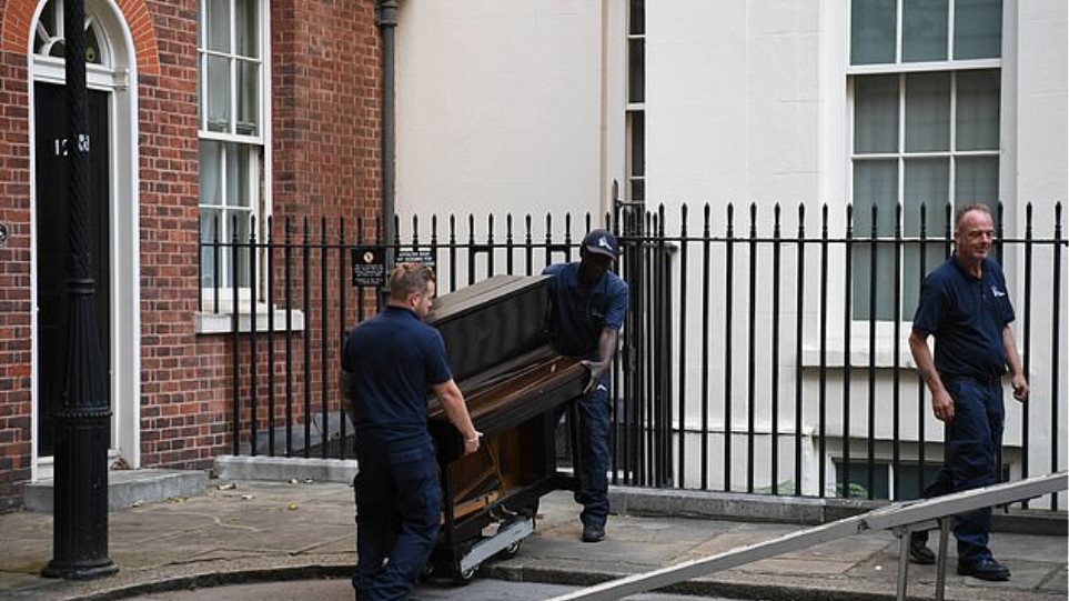 Brexit μετά μουσικής: Ο Μπόρις Τζόνσον πήρε πιάνο στη Ντάουνινγκ Στριτ - Φωτογραφία 1