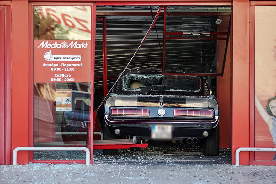 Πέτρου Ράλλη: Με κλεμμένη Mustang μπήκαν στο κατάστημα των ηλεκτρικών ειδών - Φωτογραφία 5