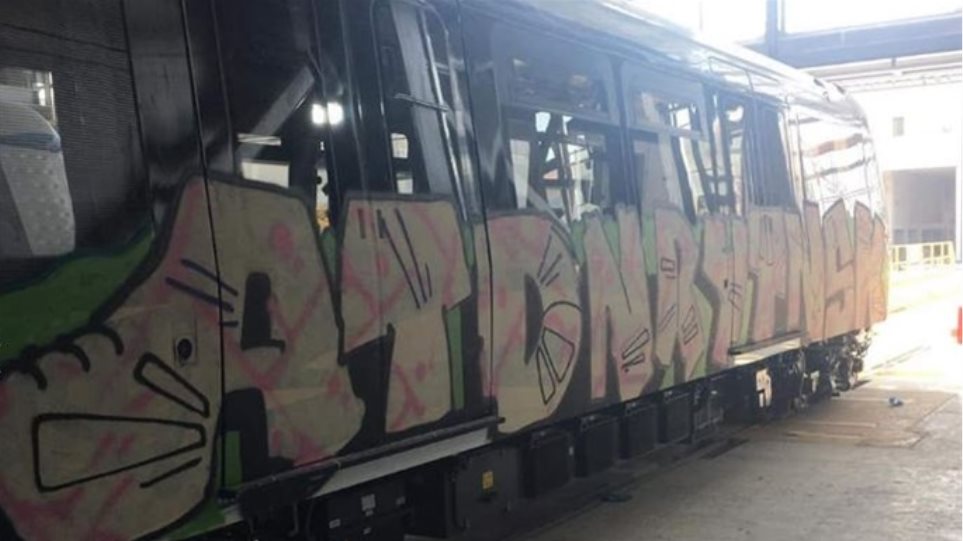 Θεσσαλονίκη: Βανδάλισαν βαγόνι του μετρό - Φωτογραφία 1