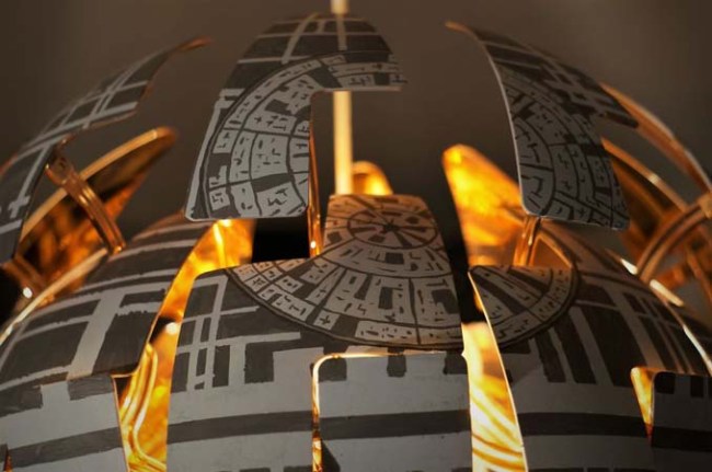 ΚΑΤΑΣΚΕΥΕΣ - Πήρε ένα φωτιστικό ΙΚΕΑ και το μετέτρεψε σε κάτι που θα λατρέψουν οι fans του Star Wars - Φωτογραφία 2