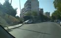 Ελληνάρας οδηγός πάρκαρε λεωφορείο κάθετα στον δρόμο (pics) - Φωτογραφία 1