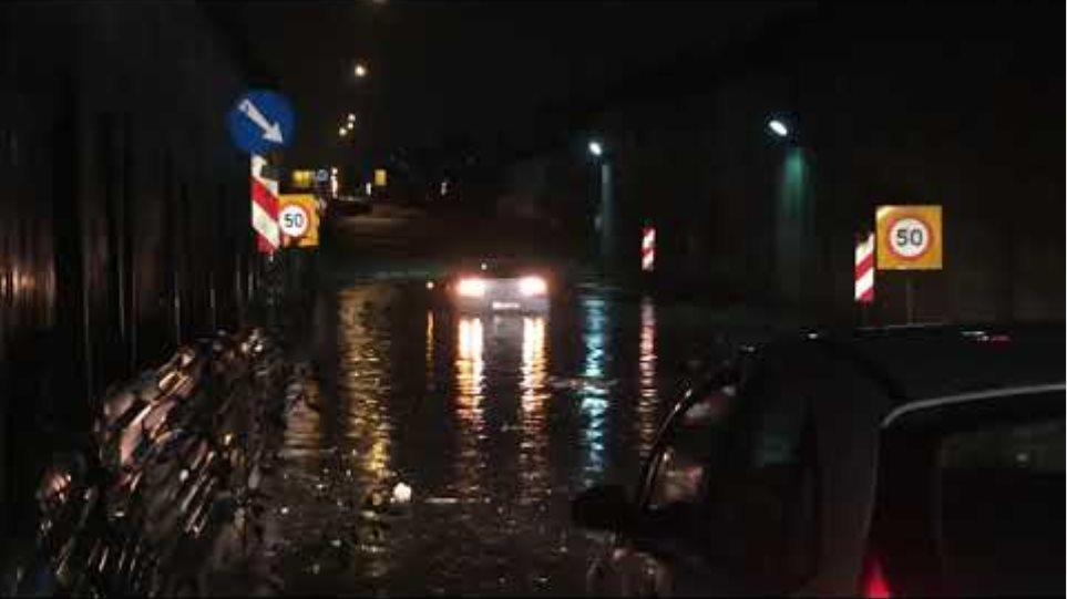 Θεσσαλονίκη: Εικόνες καταστροφής από την κακοκαιρία - Δρόμοι «ποτάμια» και πλημμυρισμένα σπίτια - Φωτογραφία 2