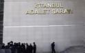 Τούρκοι δημοσιογράφοι του Bloomberg δικάζονται για άρθρο τους σχετικά με την πτώση της λίρας