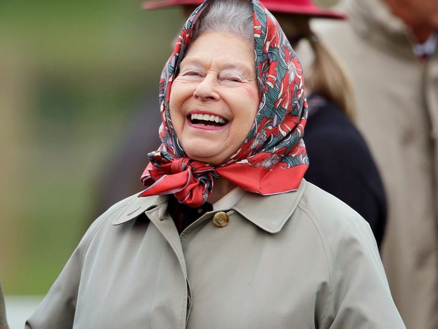 H Ελισάβετ τρόλαρε μερικούς τουρίστες που τη ρώτησαν αν έχει δει τη βασίλισσα της Αγγλίας - Φωτογραφία 1