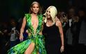 Κι όμως το... διέπραξε: 20 χρόνια μετά, η Τζένιφερ Λόπεζ φόρεσε ξανά το πράσινο Versace! - Φωτογραφία 4